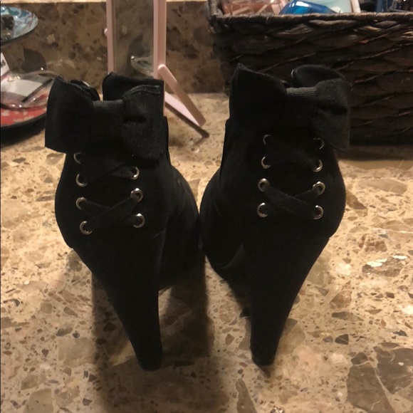 🚫TRADED!!🚫 G by Guess Booties!! - Picture 2 of 4
